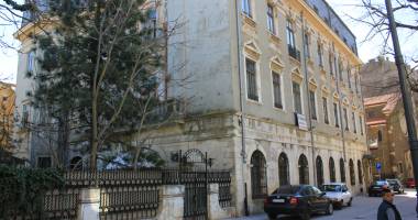 Stire din Cultură-Educație : Istoria Constanței, vândută bucată cu bucată. Hotelul unde a stat Eminescu costă 3 milioane euro