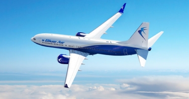 Panică la bordul unui avion Blue Air plin cu români