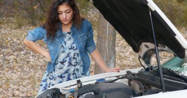 Stire din Auto : Verificați documentele mașinii rulate pe care urmează să o cumpărați. Comandați un raport VIN cu istoricul vehiculului