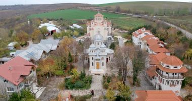 Stire din Cultură-Educație : Dezbatere despre istorie și spiritualitate, la Mănăstirea Dervent