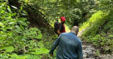 Turist epuizat, abandonat în pădure de ghidul montan pe care-l plătise, în urma unei reclame pe net!