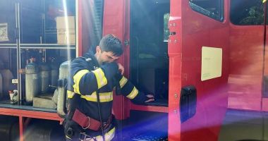 Stire din Eveniment : INCENDIU la subsolul unei pensiuni din Eforie Sud. Aproape 100 de persoane s-au autoevacuat