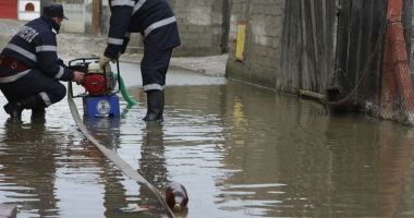 Stire din Eveniment : ISU trimite echipamente și personal suplimentar în județele afectate de cod portocaliu de vremea rea