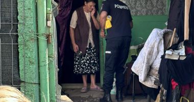 Pompierii constănțeni alături de oamenii din Amzacea. Le-au adus alimente, haine și rechizite - 2