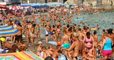 Temperatura turiștilor aflați pe o plajă din Italia, verificată cu drona