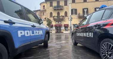 Stire din Actualitate : Românce implicate într-o rețea de căsătorii false în Italia