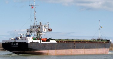 Stire din Economie : Eșuarea navei "Italia" declanșează scandalul în pilotajul maritim