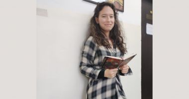 Stire din Cultură-Educație : O elevă a Colegiului de Arte, pe podium la concursul de eseuri în italiană