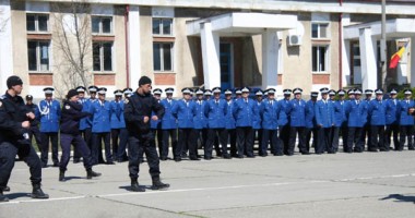 Stire din Eveniment : Îți place uniforma bleu de jandarm? Iată cum poți ajunge să porți una
