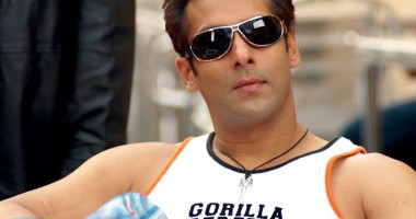 Stire din Monden : Celebrul iubit indian al Iuliei Vântur suferă de "boala sinuciderii"