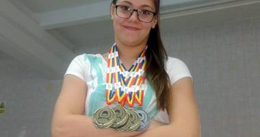 Stire din Sport : Înotătoarea abonată la medalii. Iulia Nadolu, cvadruplă campioană națională