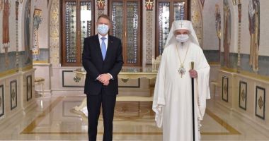 Stire din Politică-Administrație : Patriarhul Daniel a fost decorat de preşedintele Klaus Iohannis