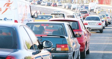 Stire din Eveniment : Șofer bătut și tâlhărit în timp ce se afla cu soția și cu copilul în mașină