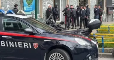 Stire din Actualitate : Teroare la bancă. Zeci de ostatici în urma unui jaf armat