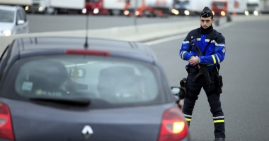 Stire din Actualitate : Jaf ca-n filme. Șapte bărbați au jefuit o camionetă ticsită cu milioane de euro