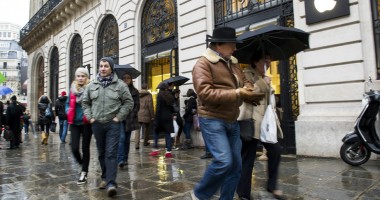 Stire din Actualitate : Jaf de un milion de euro  la magazinul Apple din Paris