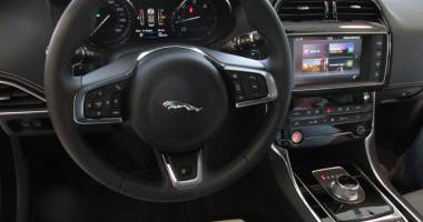 Exclusiv Auto îi invită pe constănțeni la test-drive cu Jaguar XE - 2