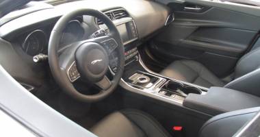 Exclusiv Auto îi invită pe constănțeni la test-drive cu Jaguar XE - 6