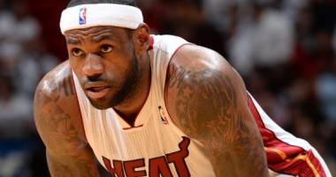 Stire din Sport Internațional : VIDEO. Puterea exemplului: LeBron James a reușit primul triple-double după revenirea la Cleveland Cavaliers
