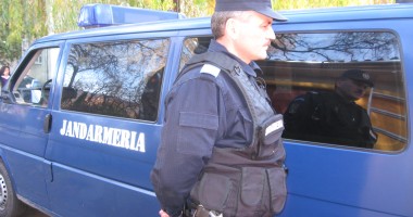 Adolescent suspect de tâlhărie, reținut de jandarmi