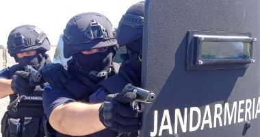 Stire din Eveniment : 300 000 euro, în contul unui jandarm. „Ce de bani! Cum să nu vii la jandarmi? Într-o lună îți cumperi Lamborghini, într-o lună iaht"