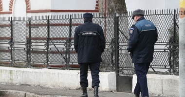 Stire din Eveniment : Prins de jandarmi în timp ce-și făcea un joint în zona Gară