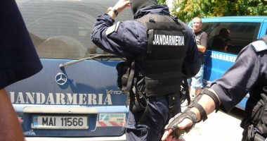 Stire din Eveniment : De-a v-ați ascunselea, cu jandarmii