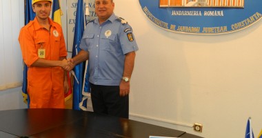 Stire din Eveniment : Jandarmii constănțeni participă la o campanie de ecologizare