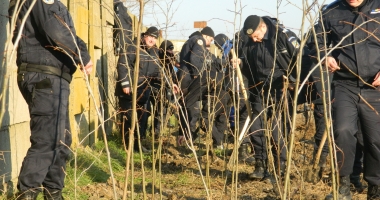 Zeci de jandarmi constănțeni au plantat puieți în fața sediului unității - 2