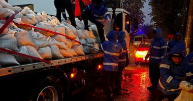 Stire din Eveniment : Municipiul și județul Constanța sub Cod Roșu de ploi torențiale. Jandarmii constănțeni intervin în zonele inundate