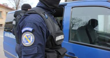 Stire din Eveniment : Captura jandarmilor: alte pliculețe cu etnobotanice!