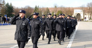 Stire din Eveniment : Băsescu a informat Parlamentul despre retragerea jandarmilor și polițiștilor români din Kosovo