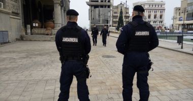 Stire din Eveniment : Jandarmii constănțeni asigură ordinea publică la examenul de bacalaureat