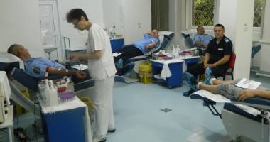 Stire din Eveniment : Jandarmii constănțeni au donat sânge pentru tânăra rănită grav la Eforie