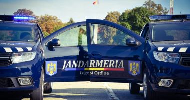 Stire din Eveniment : Jandarmii donează două autoturisme scoase din funcțiune