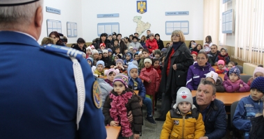 Jandarmii și polițiștii, discuții cu elevii despre actele de violență - 2