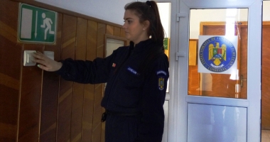 Stire din Eveniment : Jandarmii constănțeni se alătură campaniei "Ora Pământului"