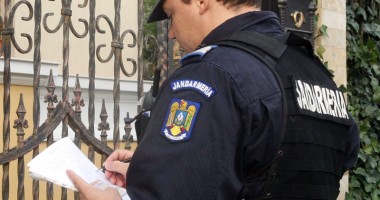 Stire din Eveniment : Jandarmu’ nu doar îți rupe capu’.  Te și poate lovi la buzunare