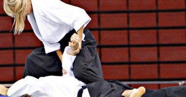Stire din Eveniment : Jandarmii constănțeni dau lecții de aikido în școli
