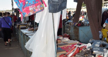 Stire din Eveniment : Jandarmii, în "vizită" la Obor. Au plecat cu zeci de treninguri și pulovere