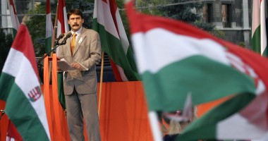 Stire din Sport : Președintele Ungariei a depus flori la statuia lui Marian Cozma din Veszprem