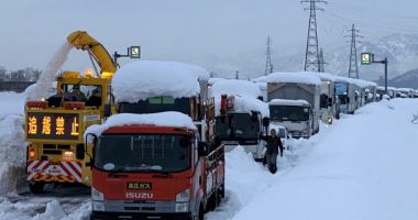 Ninsorile abundente şi frigul intens au perturbat transporturile în Japonia