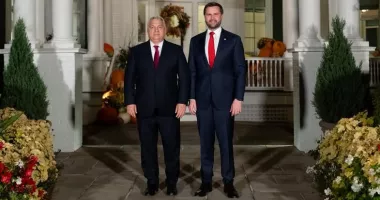 Stire din Actualitate : JD Vance merge în Ungaria pentru a-l susține pe Viktor Orban înainte de alegeri