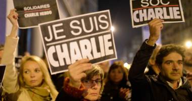 Stire din Actualitate : Șapte biserici incendiate în cursul manifestațiilor împotriva Charlie Hebdo, la Niamey