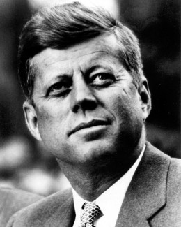SUA: Drapelele  în bernă,  în memoria lui JFK