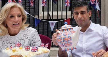 Stire din Actualitate : Prima Doamnă a SUA, Jill Biden, a participat duminică la un dejun în aer liber, la reședința premierului britanic