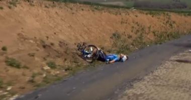Stire din Sport : Ciclistul de 23 de ani care a suferit un stop cardiac a murit la spital