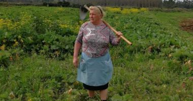 Stire din Actualitate : IMAGINEA ZILEI / Femeia care seamănă izbitor cu Donald Trump!