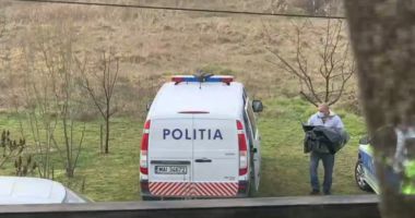 Stire din Eveniment : Un bebeluş a fost găsit mort pe un câmp. Era învelit în haine şi pus în câteva pungi
