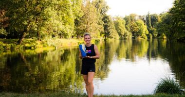 GALERIE FOTO/  Imagini de poveste cu Simona Halep! A sărit în râul Vltava după titlul câștigat la Praga - 8